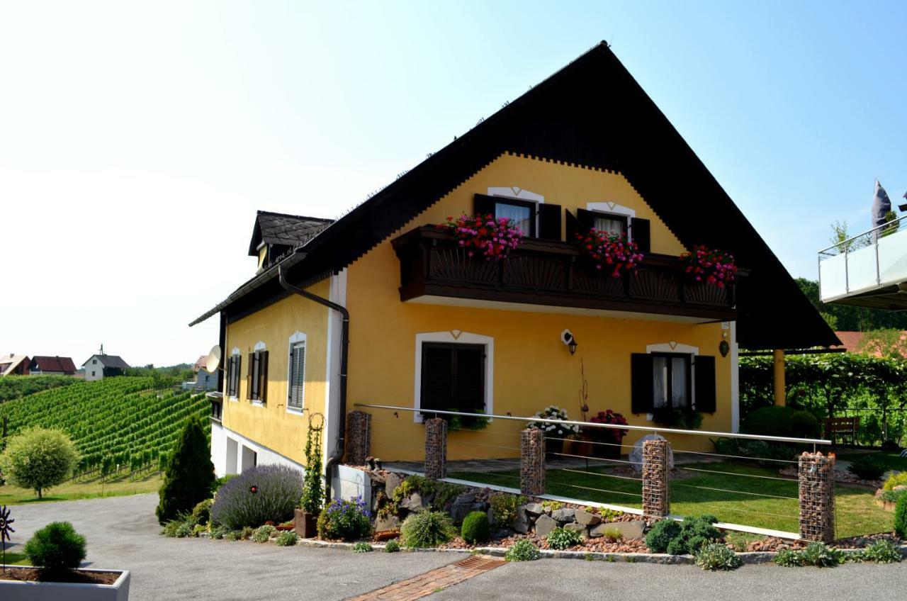 Gastehaus Friedrich Apartment Klöch Екстериор снимка